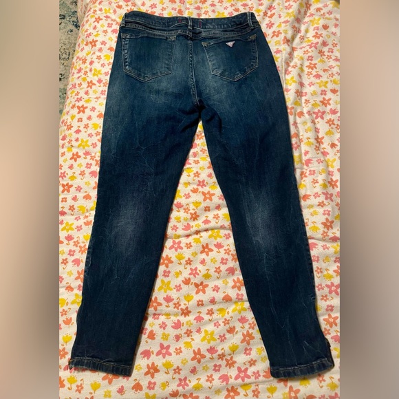 Like New Guess Size 29 Jeans - Picture 2 of 6